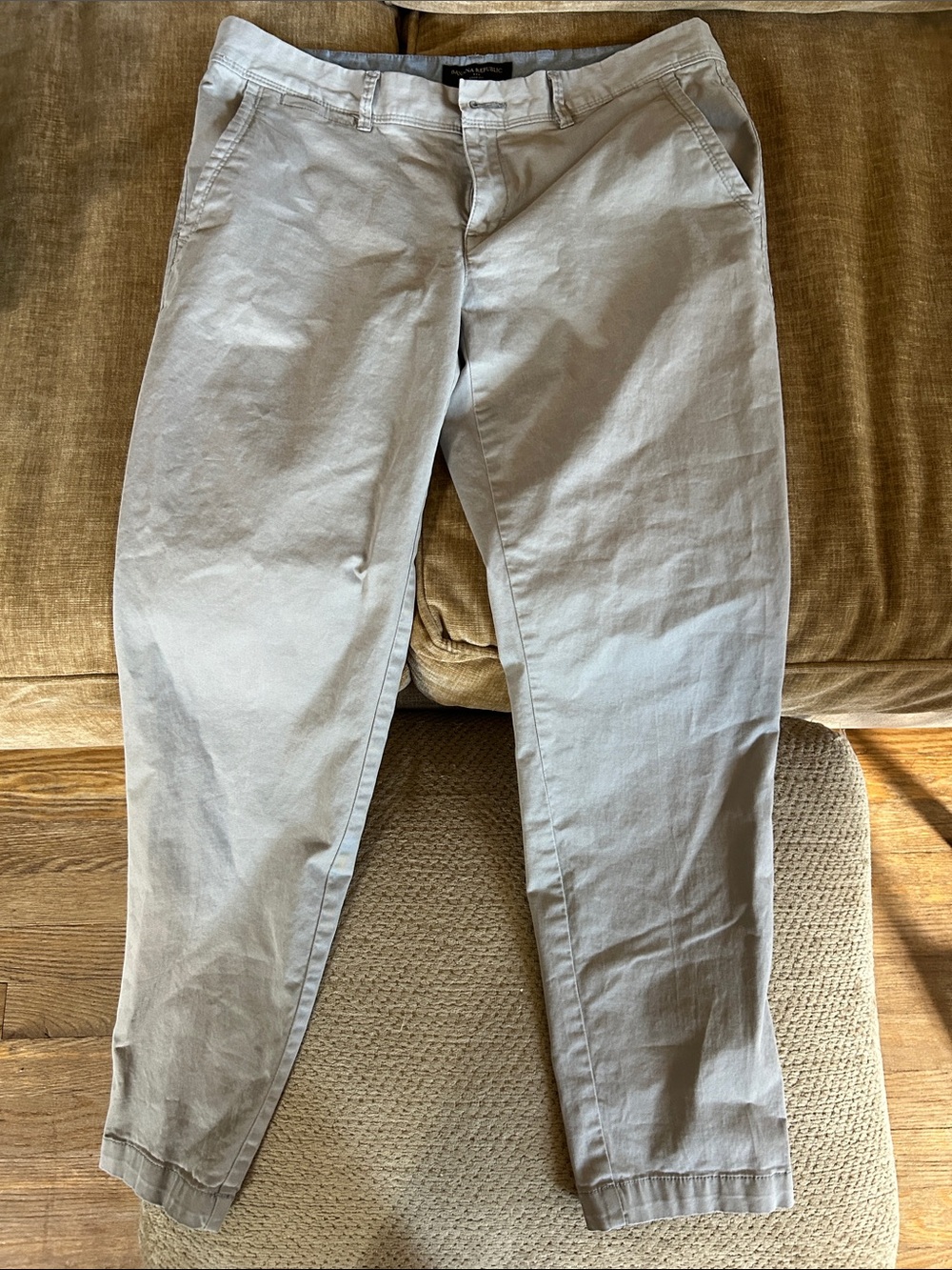 Banana Republic Light Gray Slim Straight women’s chinos size 6
